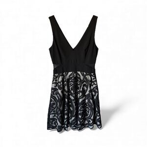 Avery G Black Mini Fit and Flare V-Neck Cocktail Dress Size 12 Party Holiday